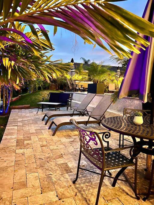 Waterfront Tropical Oasis, Htd Pool-hottub-kayaks