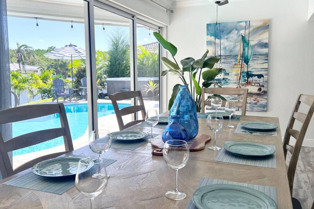 Holiday home Waterfront Tropical Oasis, Htd Pool-hottub-kayaks