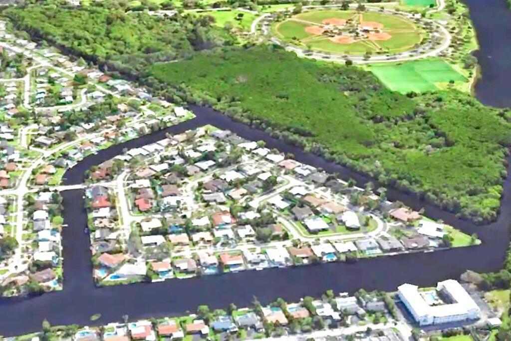 Holiday home Waterfront Tropical Oasis, Htd Pool-hottub-kayaks Fort Lauderdale