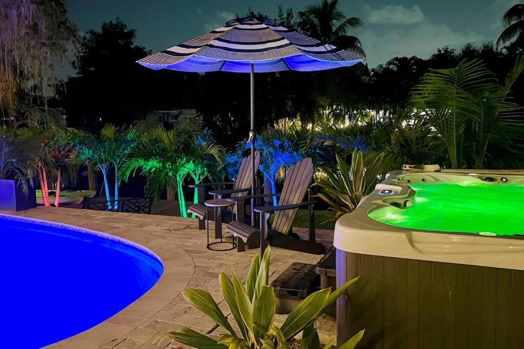 Waterfront Tropical Oasis, Htd Pool-hottub-kayaks Holiday home Fort Lauderdale