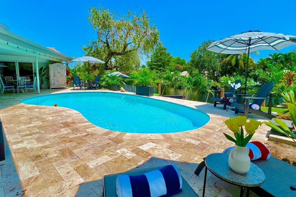 Holiday home Waterfront Tropical Oasis, Htd Pool-hottub-kayaks