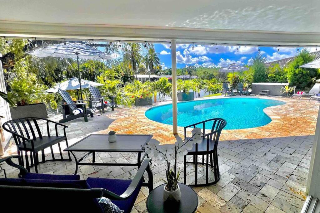 Holiday home Waterfront Tropical Oasis, Htd Pool-hottub-kayaks *