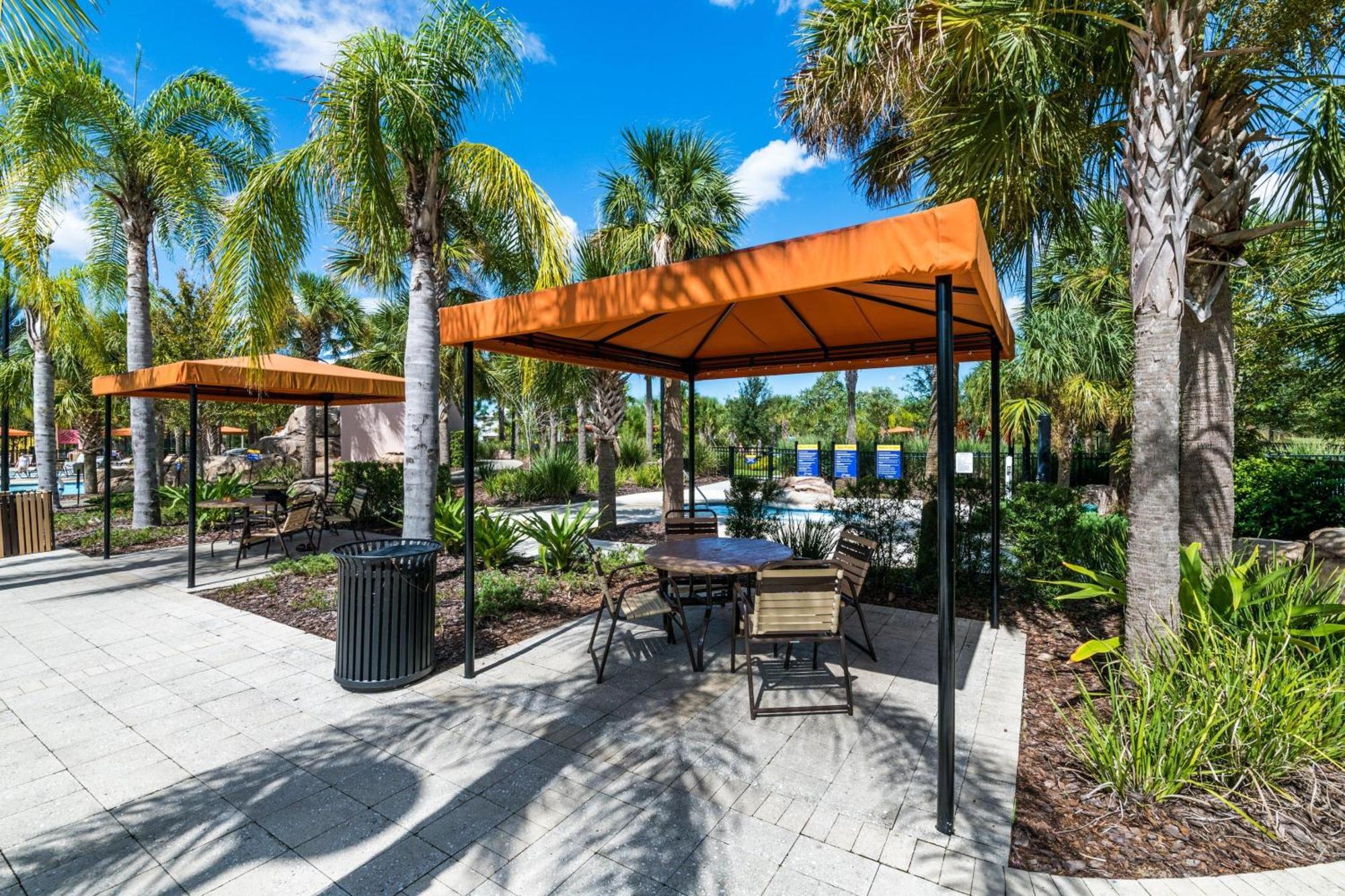 Solterra Family Oasis Getaway. 5553 Holiday home *