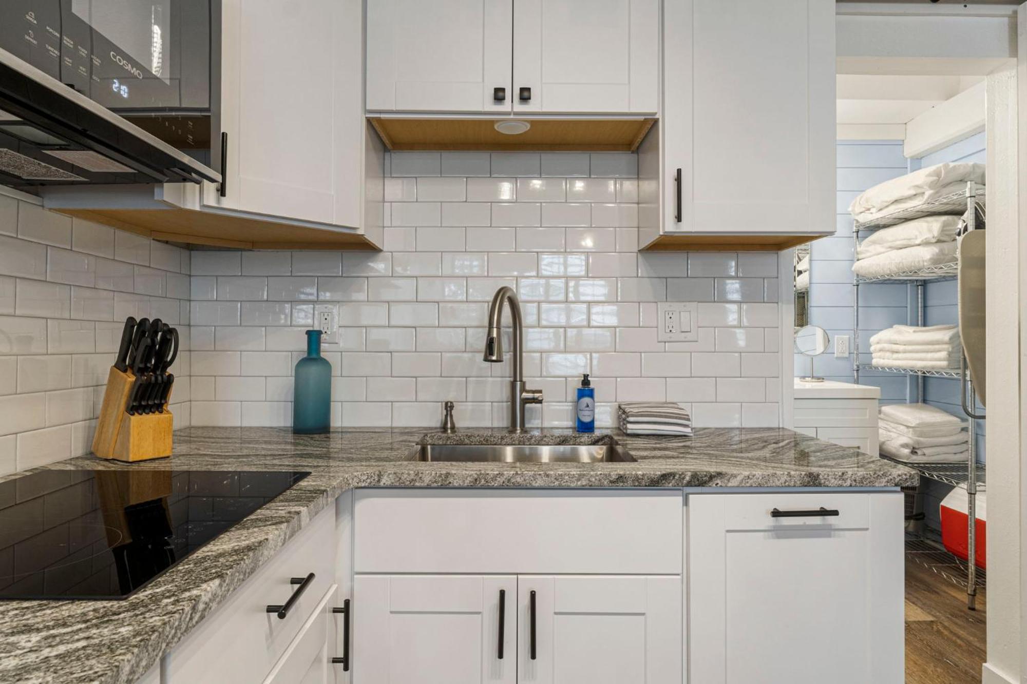 Coastal Vibes At Fontainebleau Terrace #401 By Nautical Holiday home *