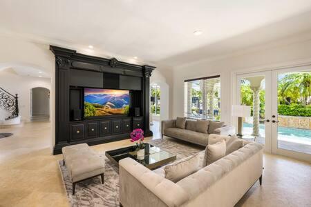 Holiday home Las Olas Luxury Mediterranean Waterfront Mansion