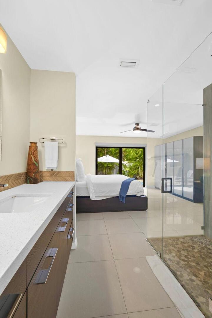 Relax In Luxury - 3 Bed, 2 Bath Oasis With Pool Holiday home Fort Lauderdale