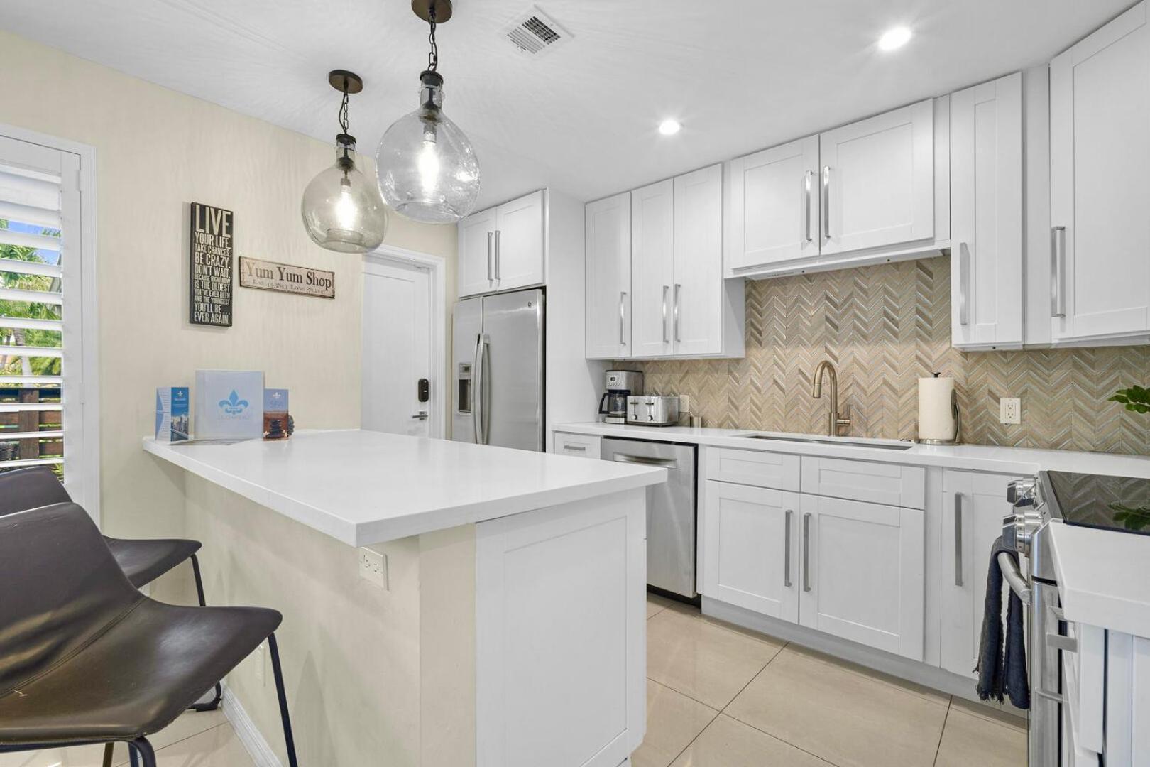 Relax In Luxury - 3 Bed, 2 Bath Oasis With Pool *