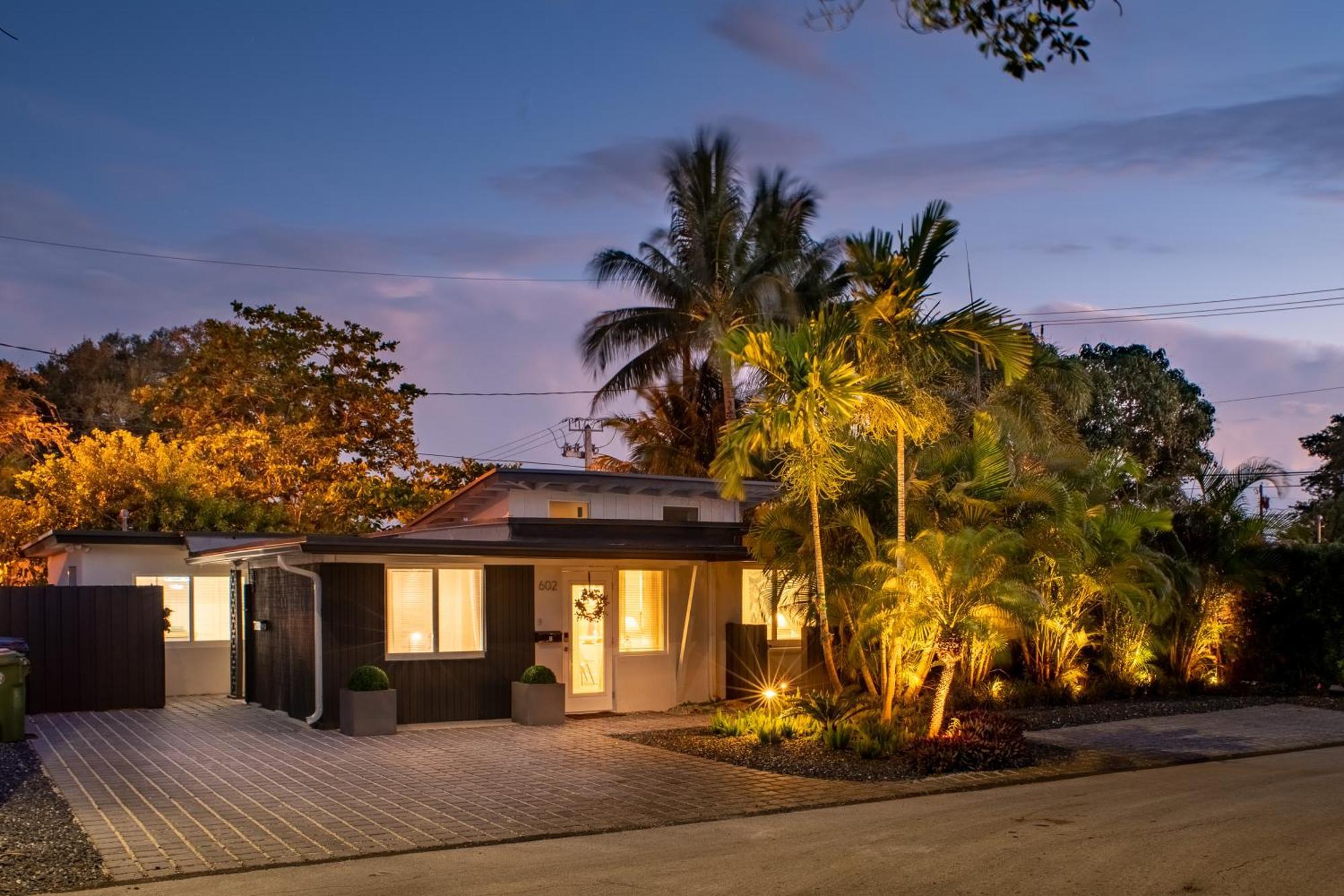 Walk To Wilton Drive - Spacious & Quiet #1 *