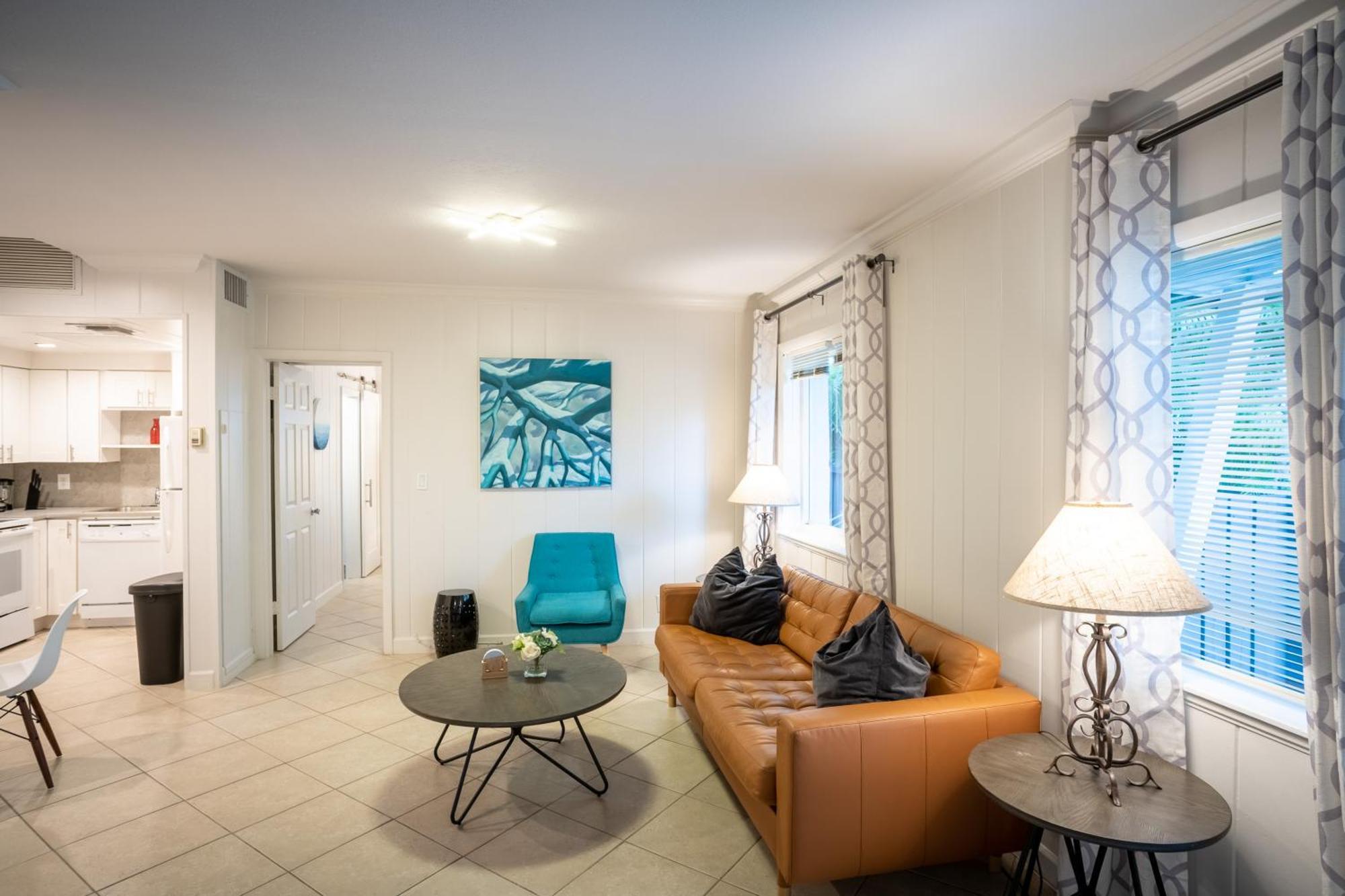 Walk To Wilton Drive - Spacious & Quiet #1 *
