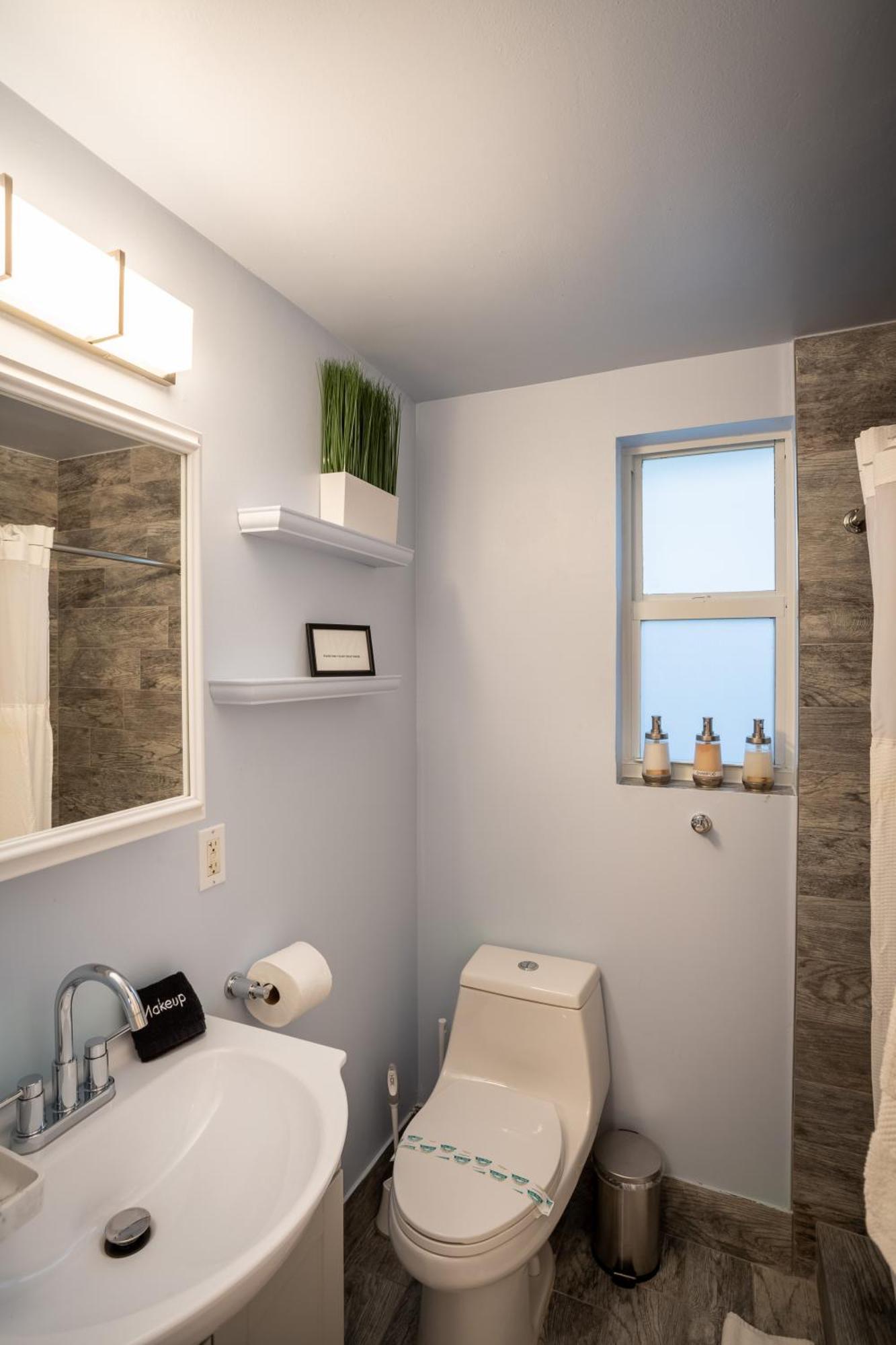 Walk To Wilton Drive - Spacious & Quiet #1 Holiday home