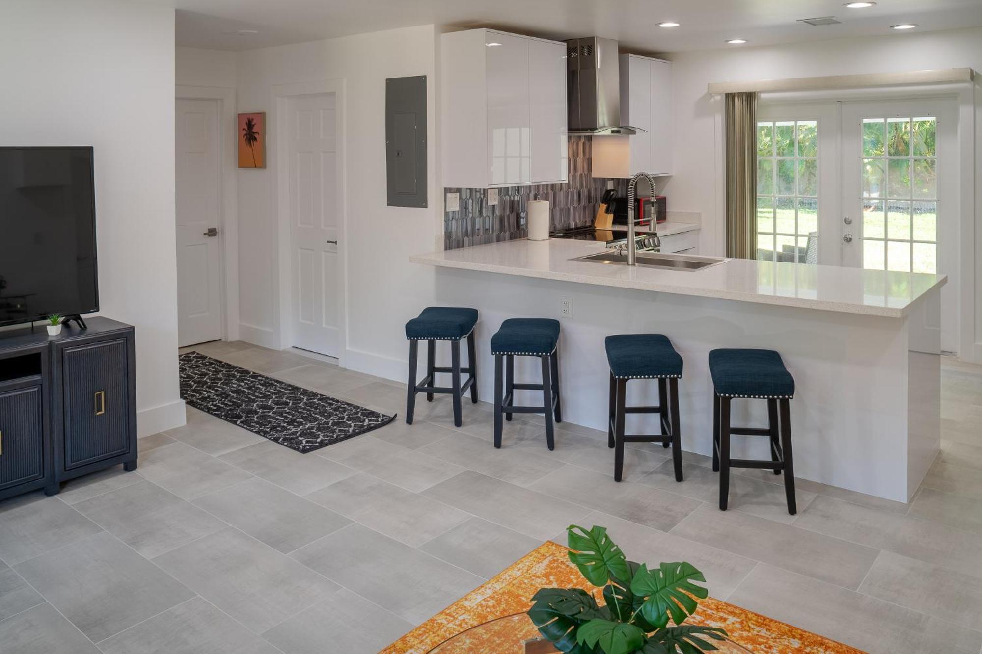 Spacious 3br 2 Baths Amazing Pool Area!