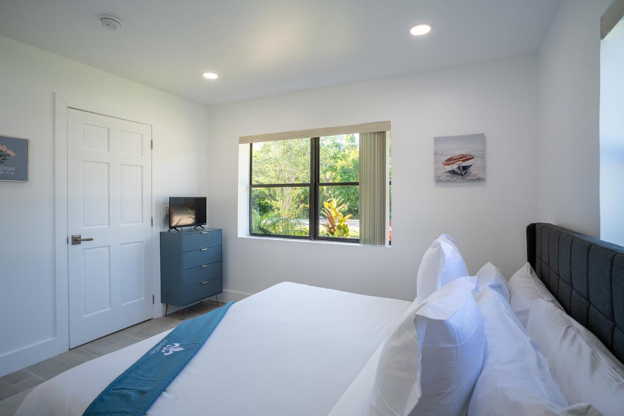 Spacious 3br 2 Baths Amazing Pool Area!