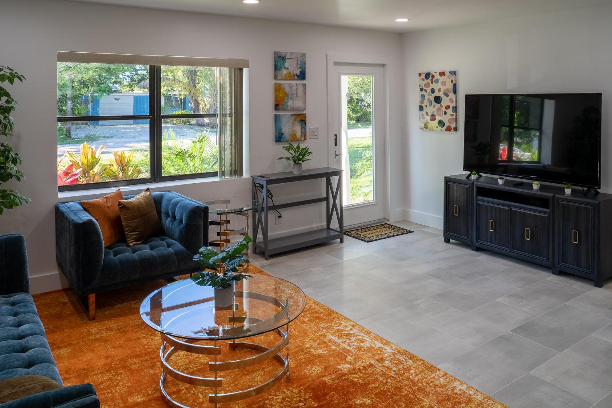 Spacious 3br 2 Baths Amazing Pool Area! *