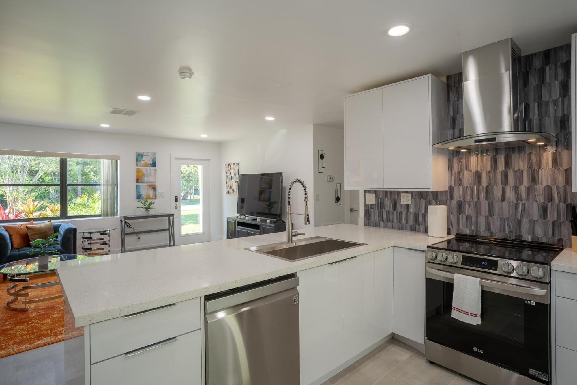 Spacious 3br 2 Baths Amazing Pool Area! Holiday home