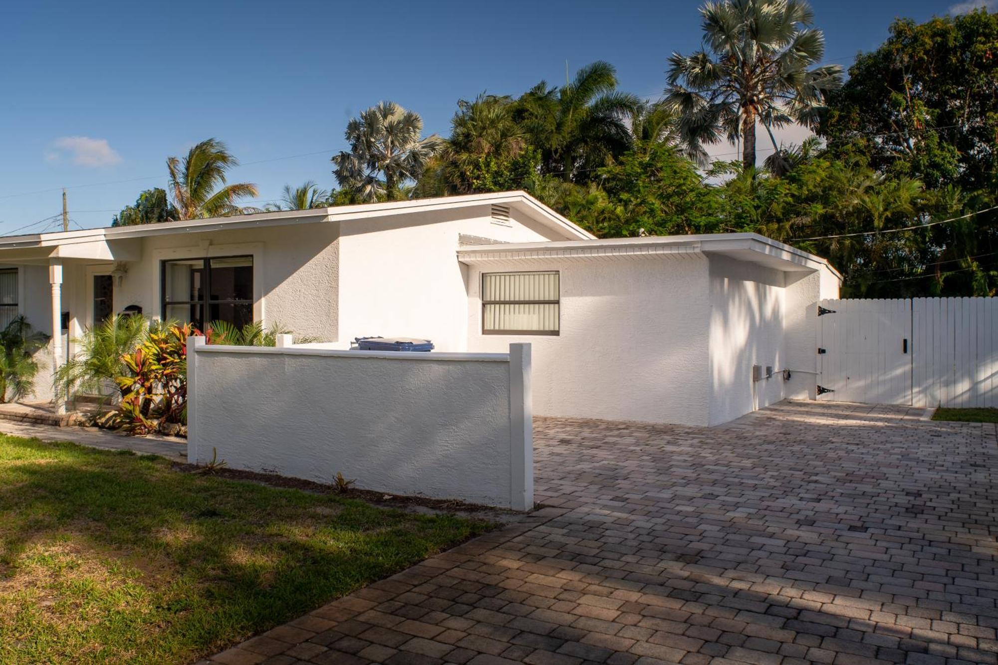 Holiday home Spacious 3br 2 Baths Amazing Pool Area! *