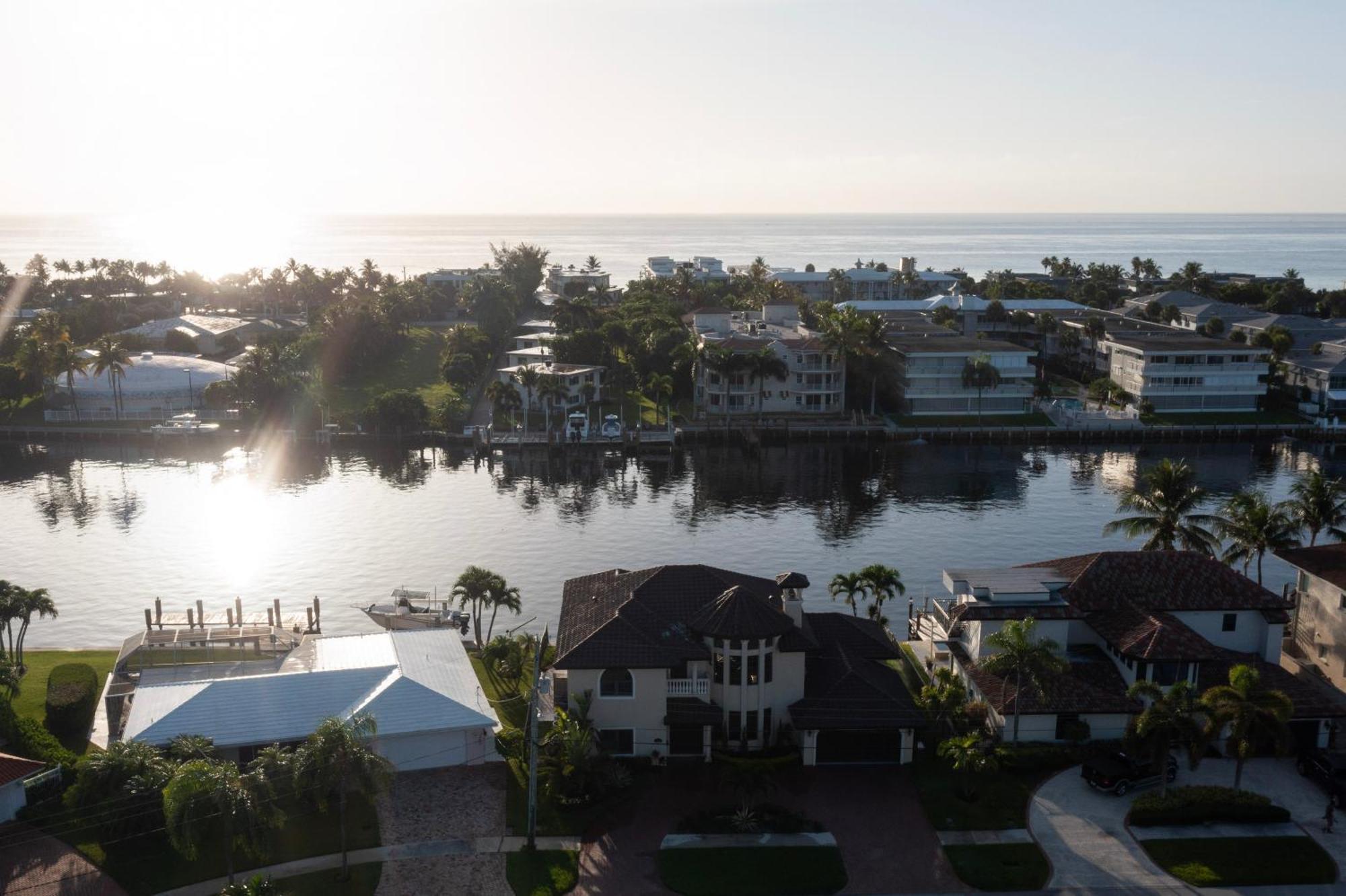 5 Bedroom Luxe On Deep Water Intracoastal