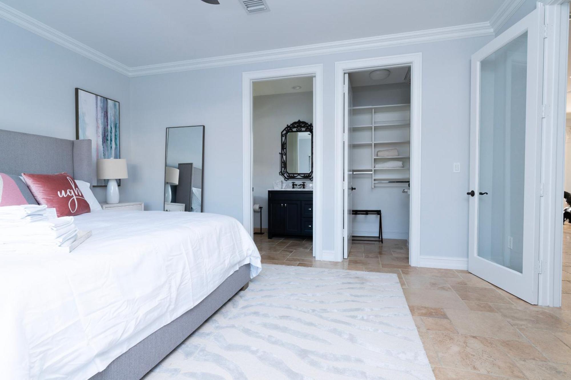 5 Bedroom Luxe On Deep Water Intracoastal
