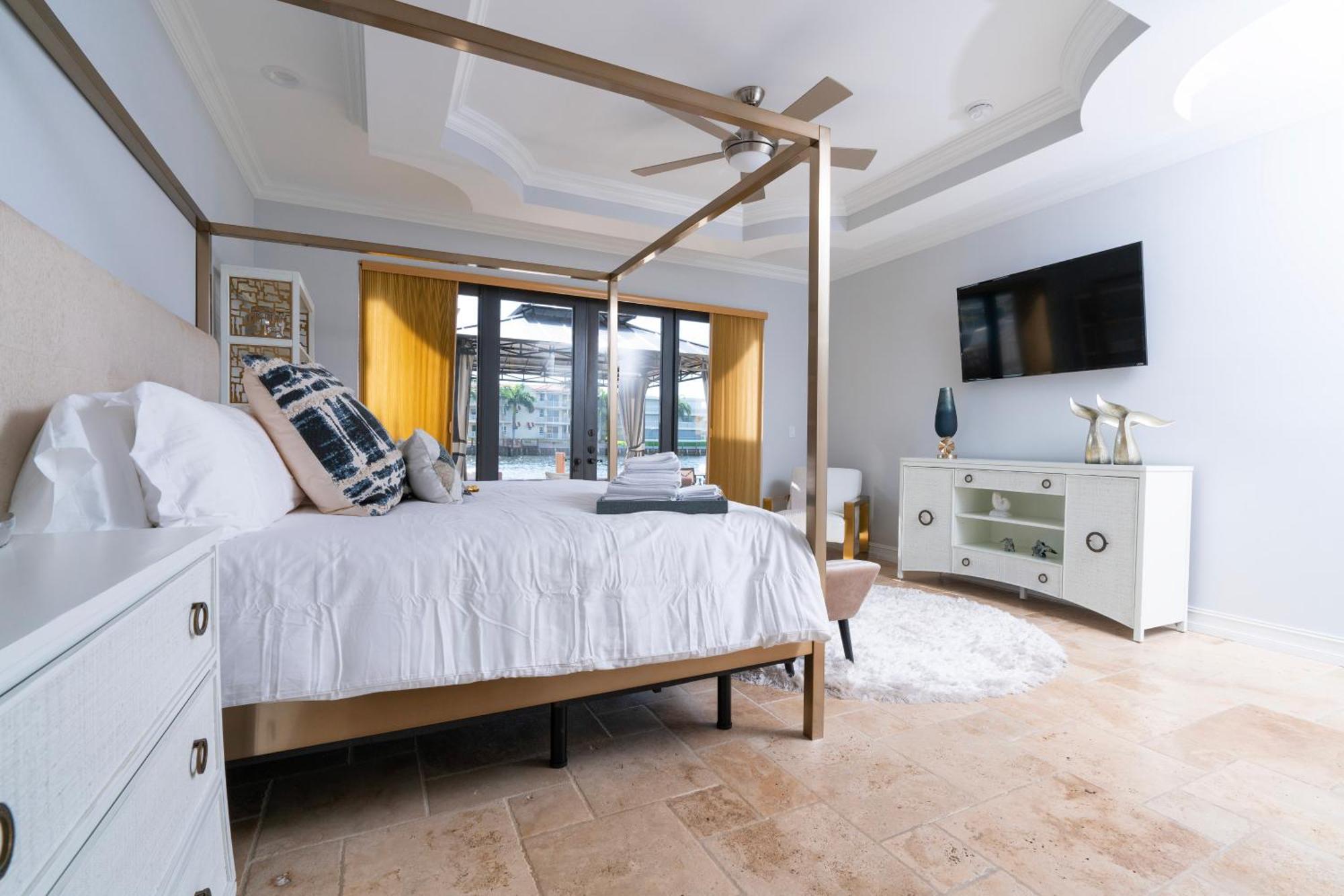 5 Bedroom Luxe On Deep Water Intracoastal Holiday home *