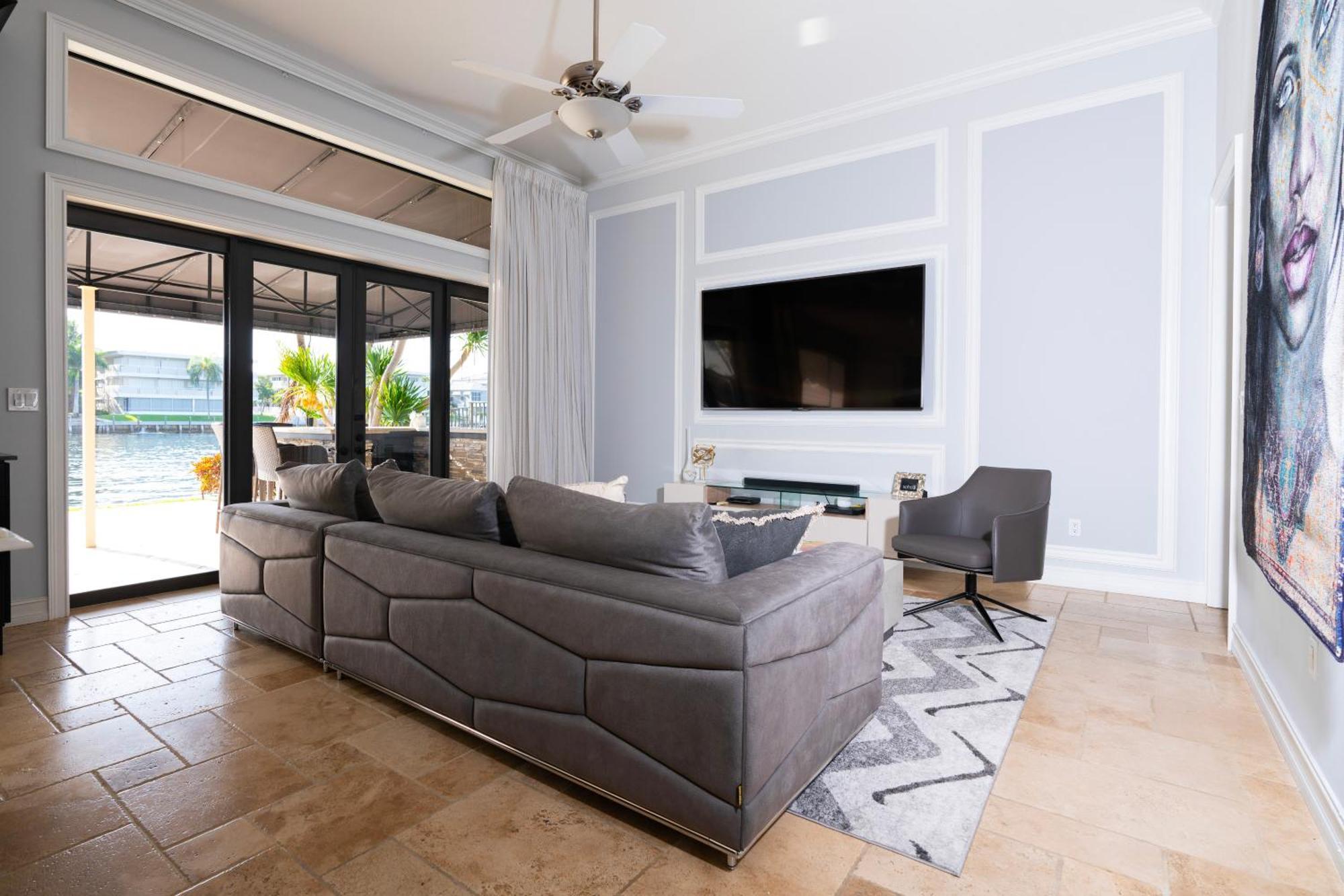 Holiday home 5 Bedroom Luxe On Deep Water Intracoastal