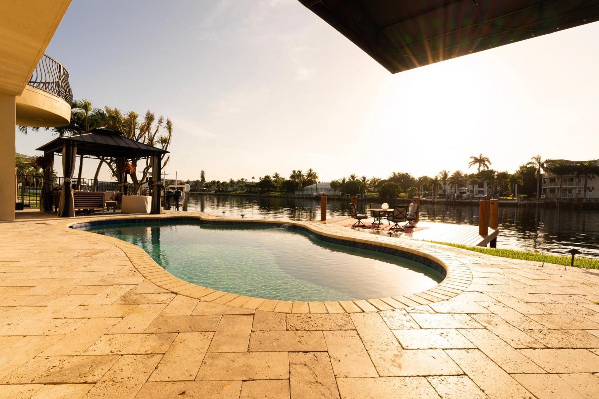 5 Bedroom Luxe On Deep Water Intracoastal *
