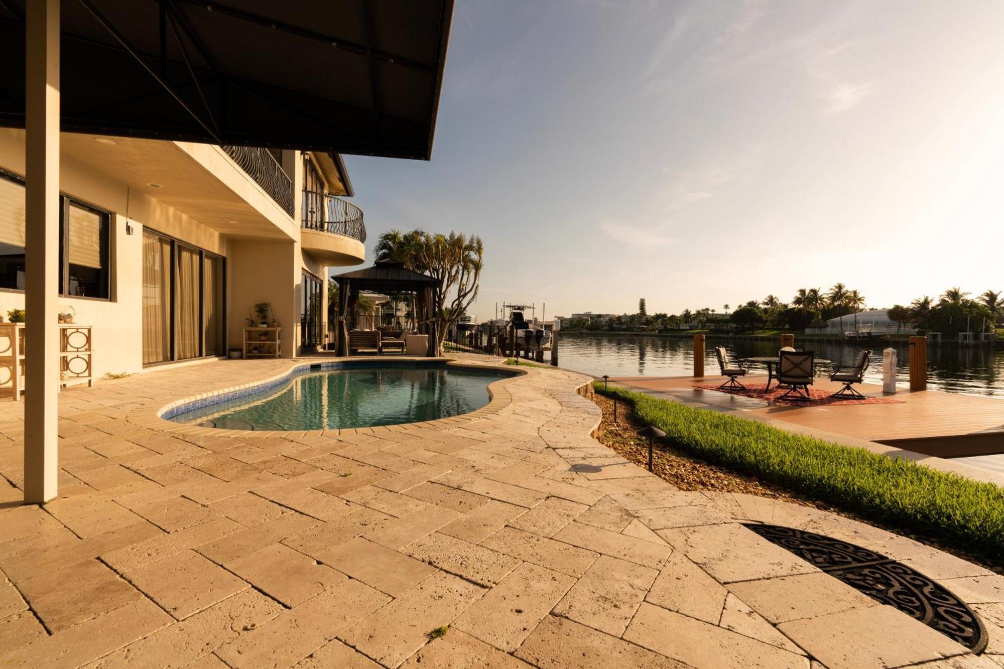 Holiday home 5 Bedroom Luxe On Deep Water Intracoastal *