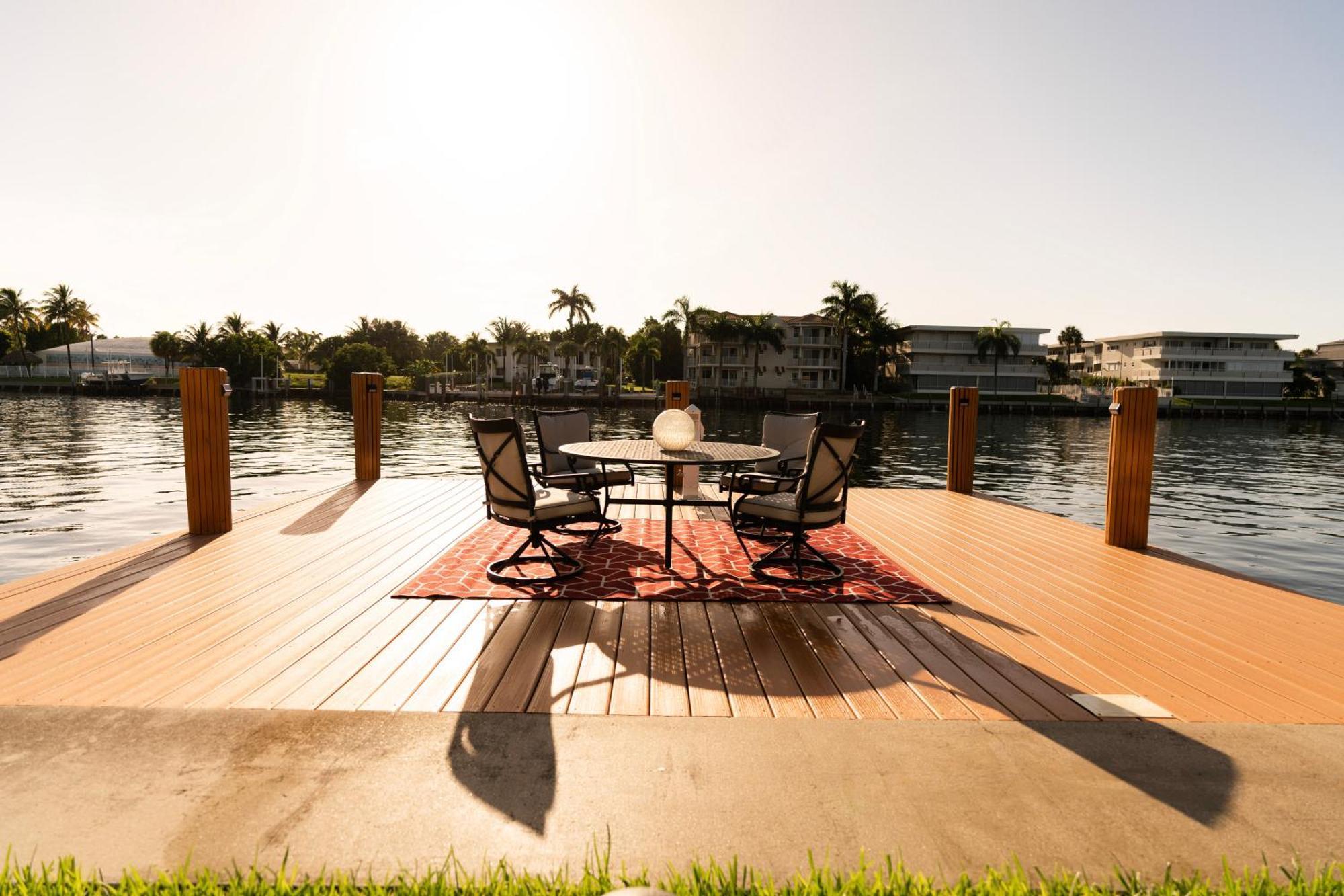 Holiday home 5 Bedroom Luxe On Deep Water Intracoastal
