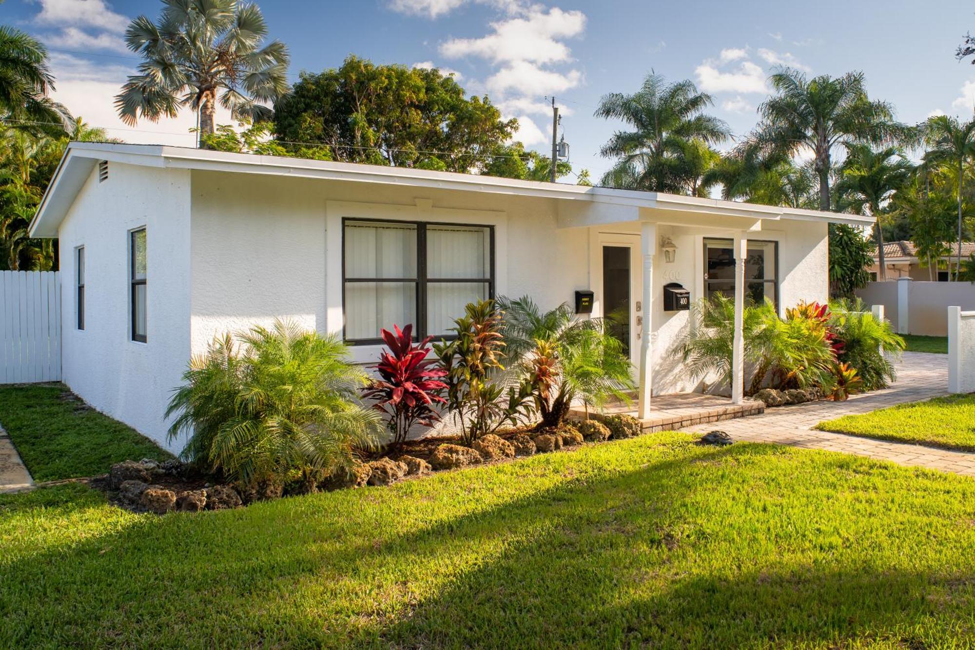 Spacious 3br 2 Baths Amazing Pool Area!