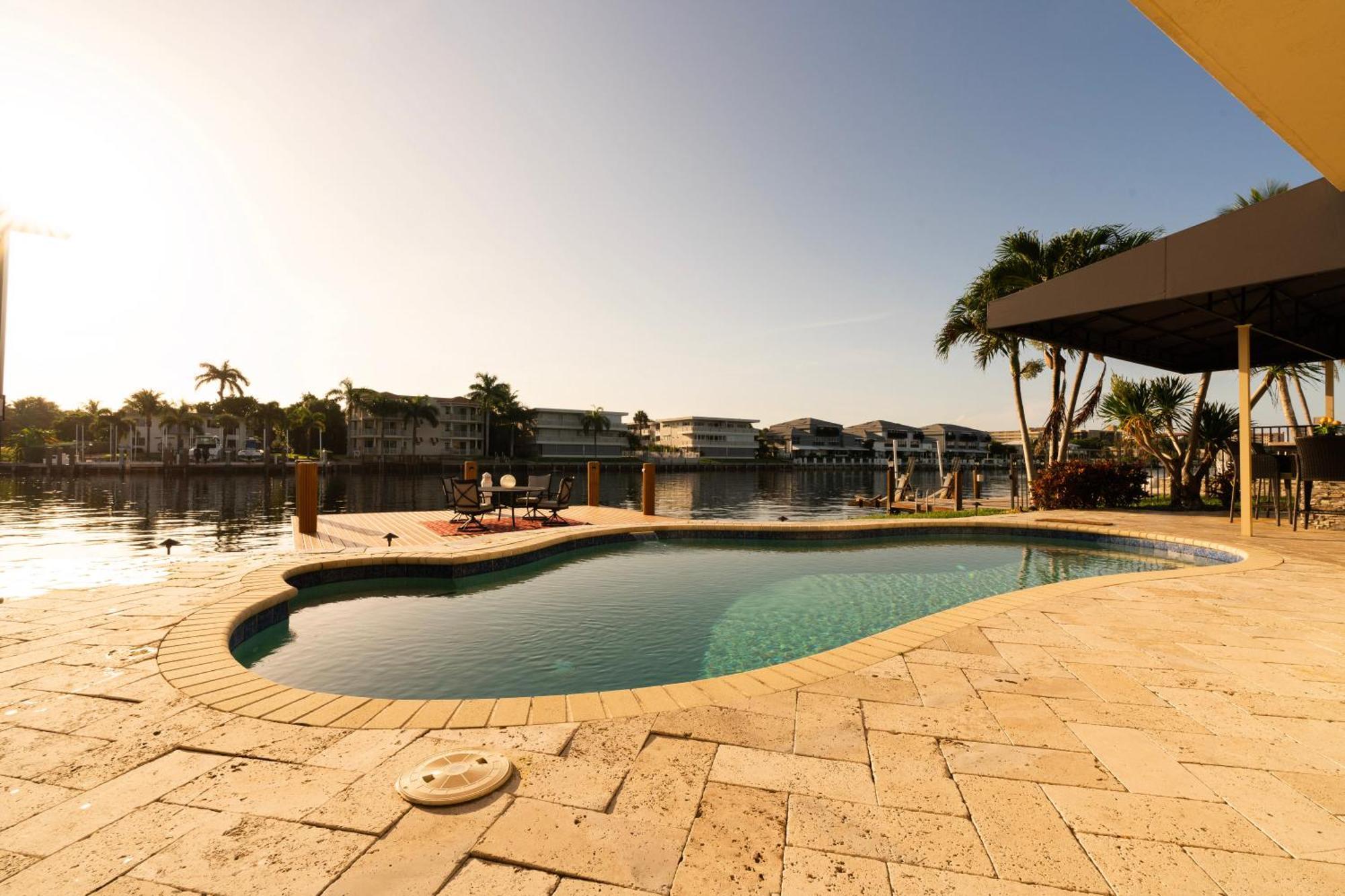 5 Bedroom Luxe On Deep Water Intracoastal *