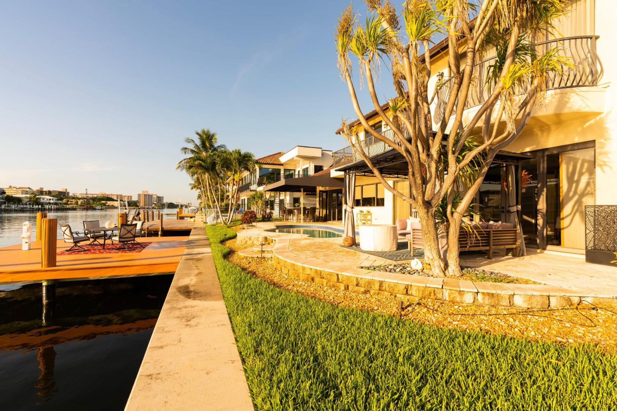 5 Bedroom Luxe On Deep Water Intracoastal Holiday home *