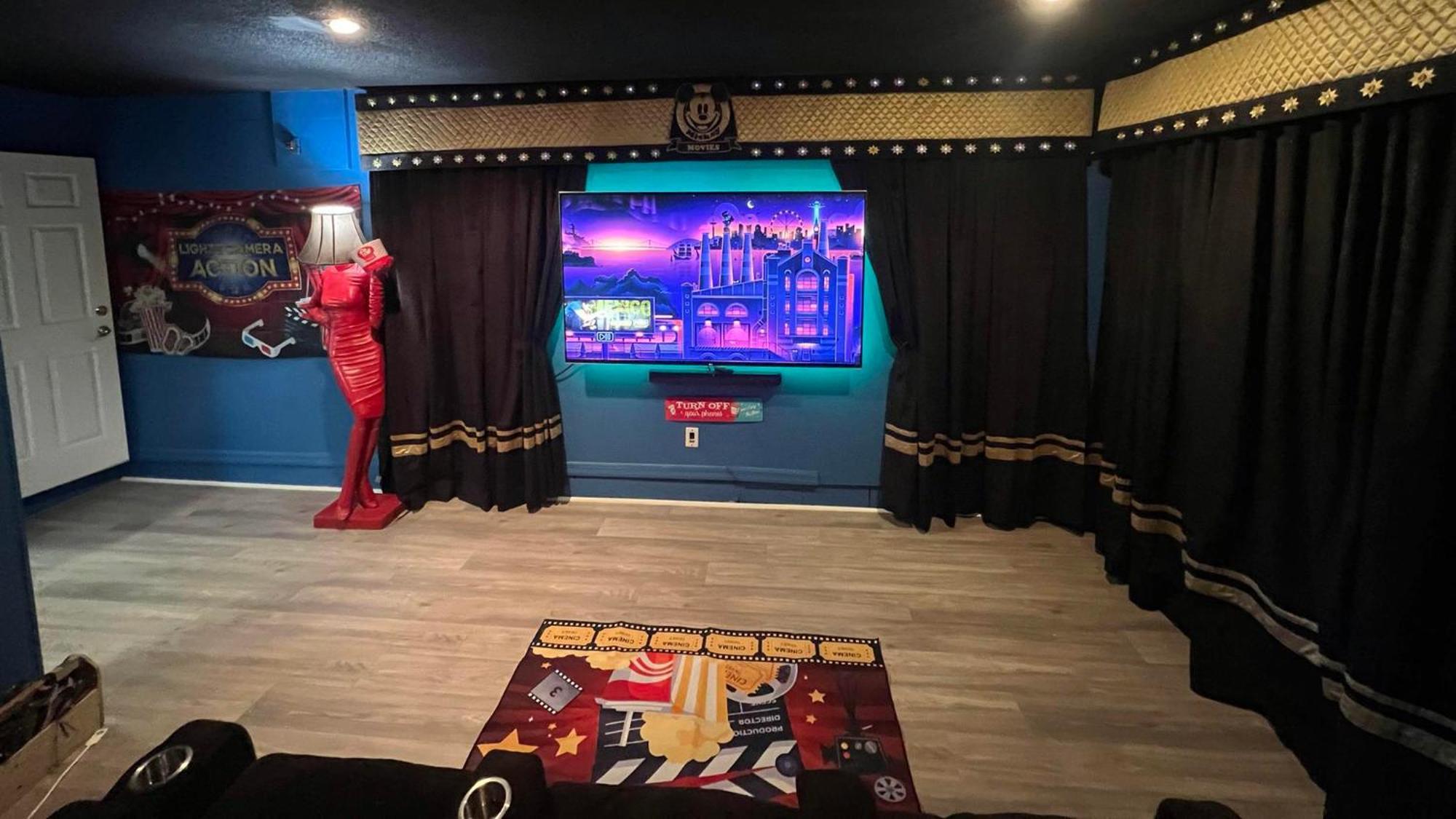 Holiday home Mickeys Movie House, 2 Masters, Pool And Spa Orlando