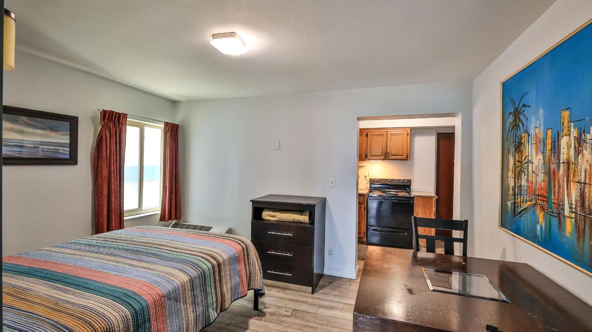 Driftwood Motel 2*