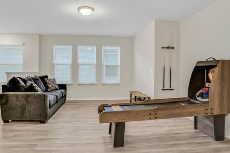Magnificent 9br Getaway By W Pool Game Rm