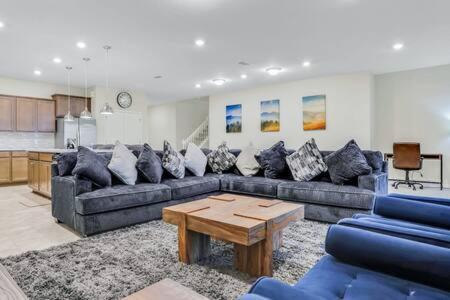 Magnificent 9br Getaway By W Pool Game Rm Davenport