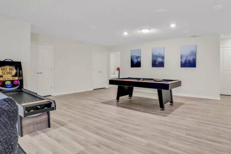 Magnificent 9br Getaway By W Pool Game Rm