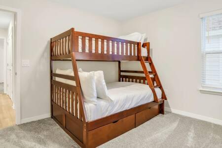 Magnificent 9br Getaway By W Pool Game Rm