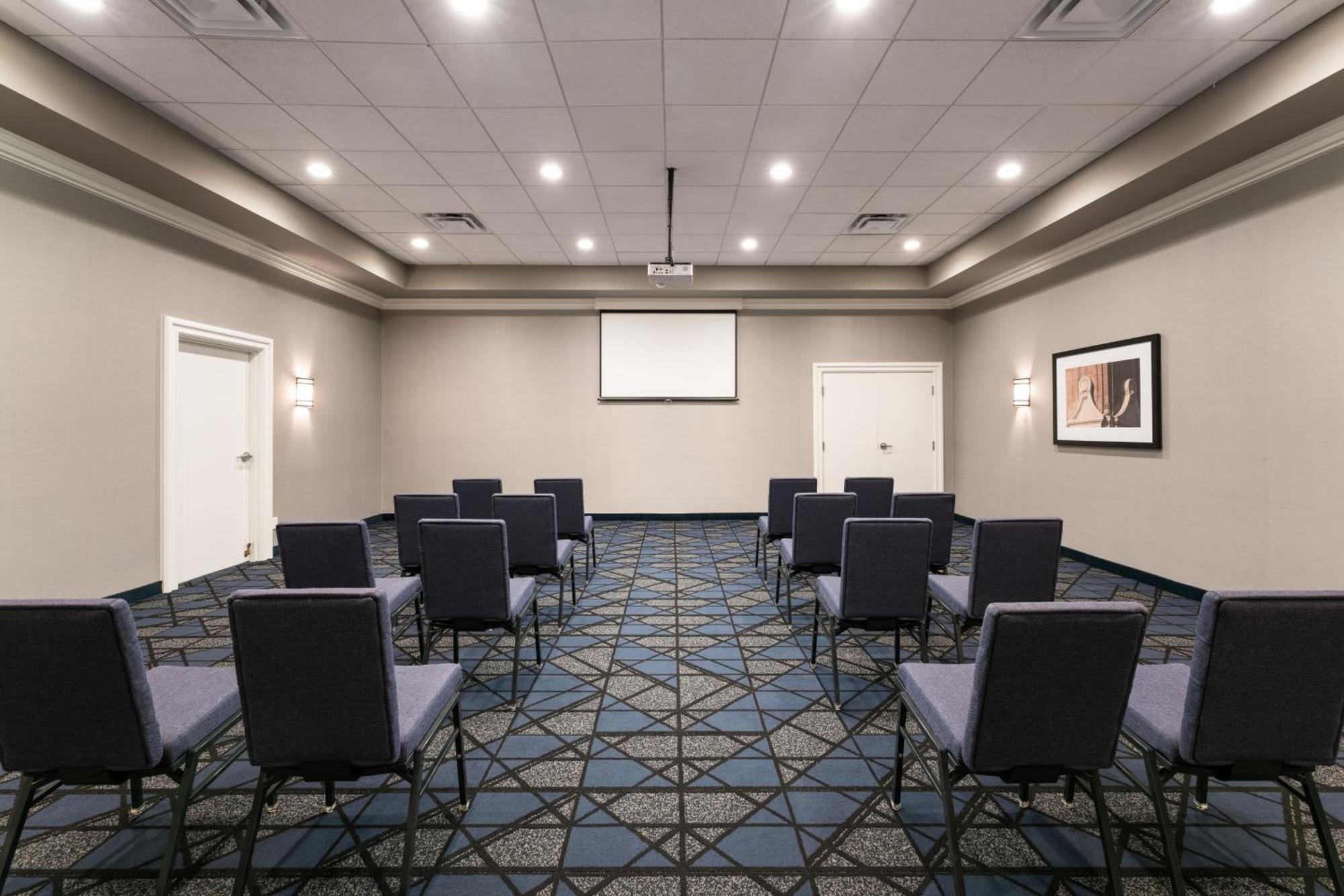 Courtyard By Marriott Downtown Hotel St. Petersburg