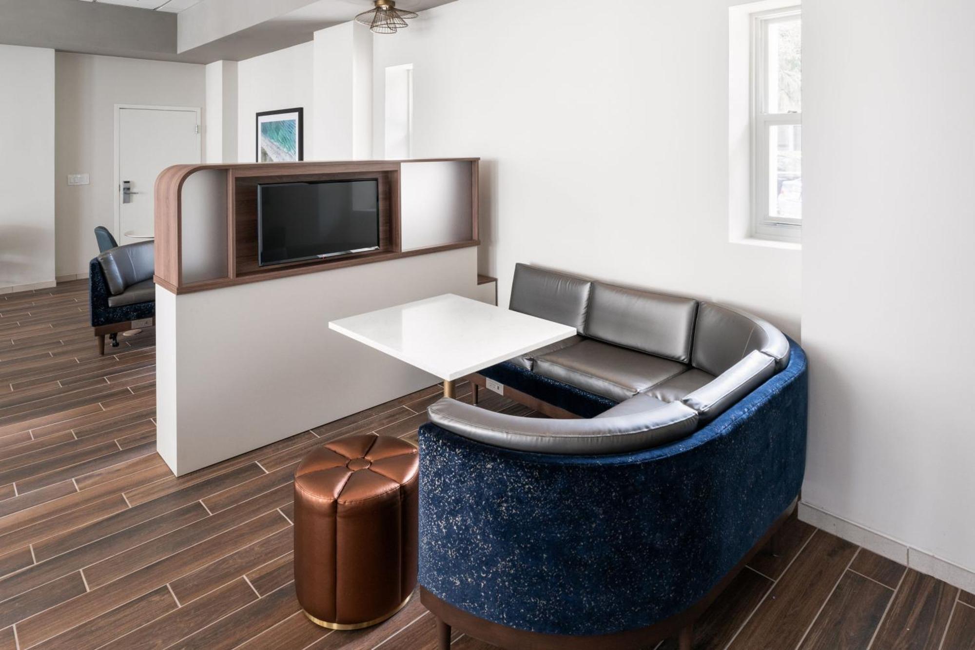 Courtyard By Marriott Downtown Hotel St. Petersburg