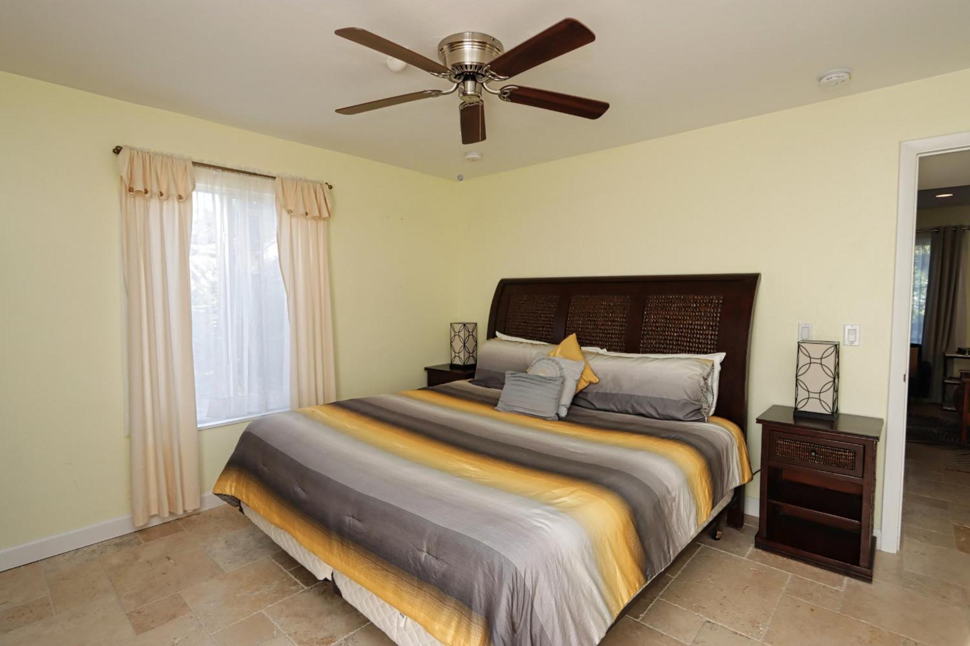 Beautifully Updated, 4 Bedroom Pool Home, 50 Yards To The Beach!! Captiva Escapade Holiday home