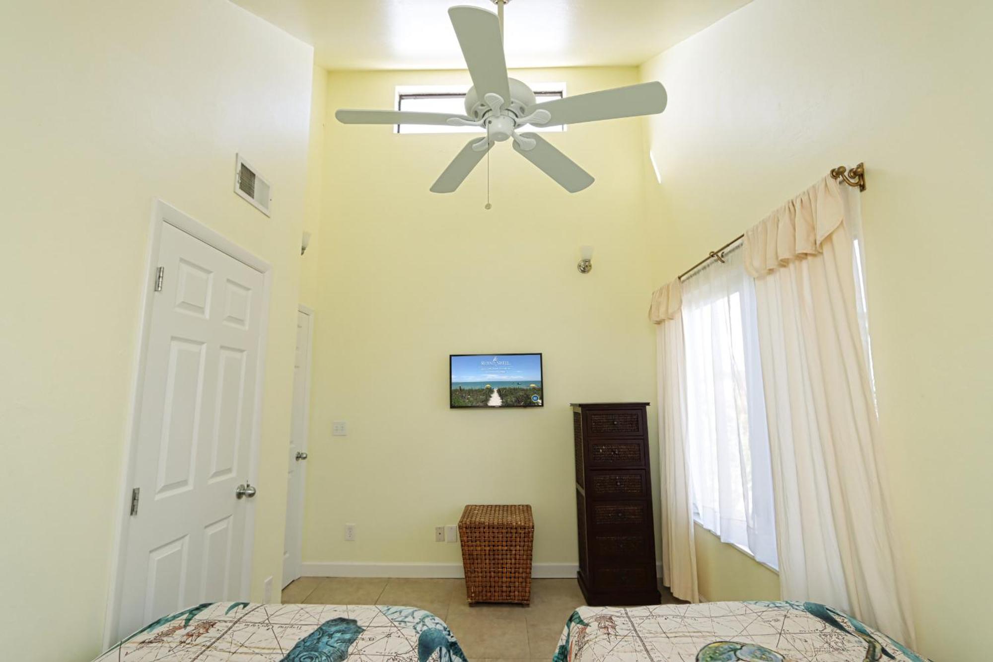 Beautifully Updated, 4 Bedroom Pool Home, 50 Yards To The Beach!! Captiva Escapade *