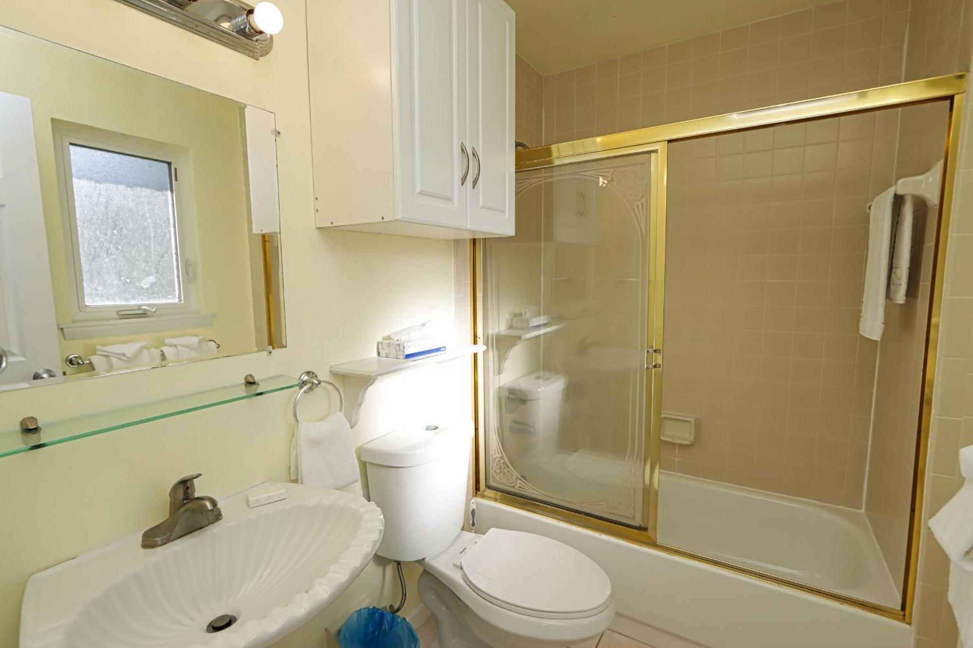 Beautifully Updated, 4 Bedroom Pool Home, 50 Yards To The Beach!! Captiva Escapade