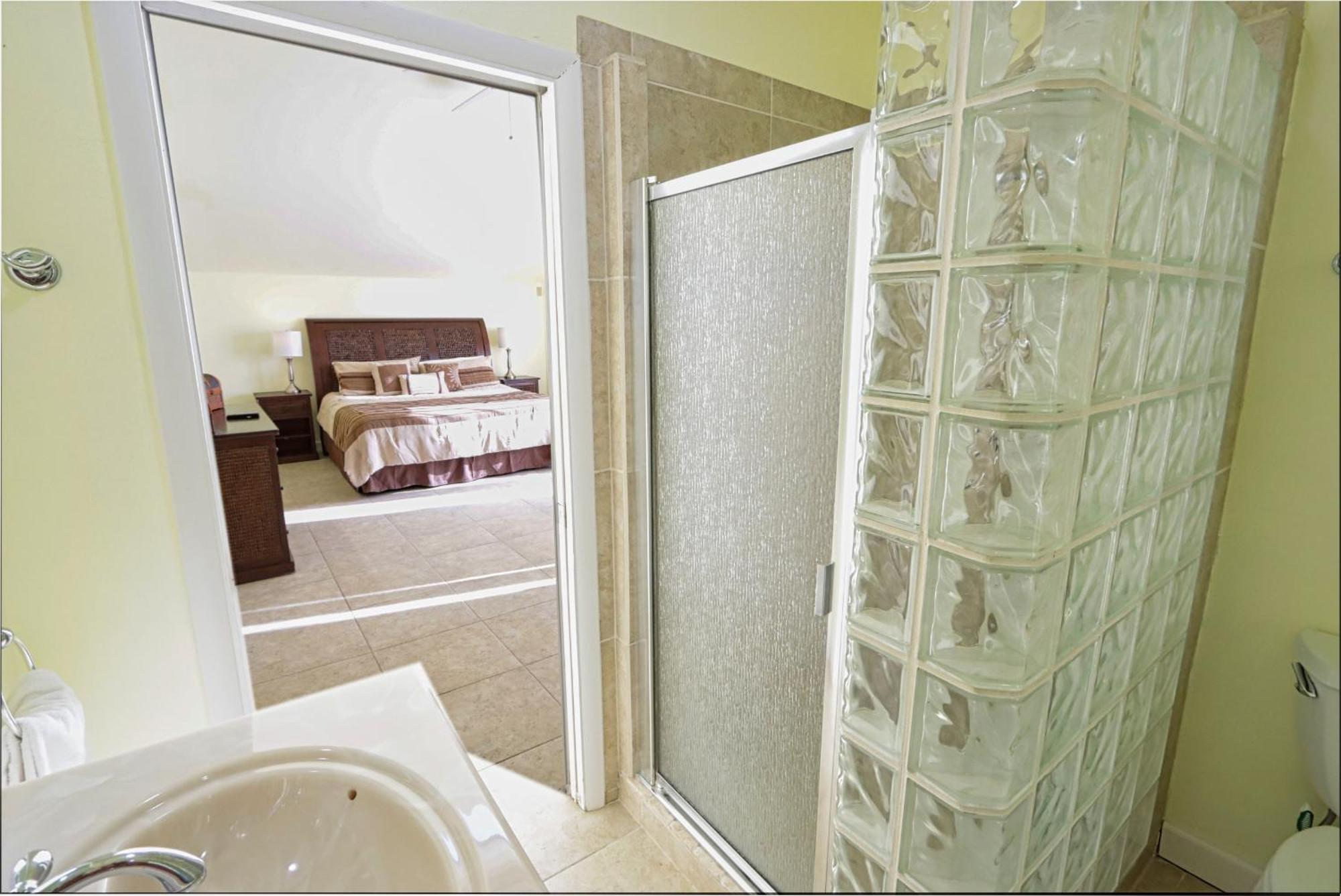 Beautifully Updated, 4 Bedroom Pool Home, 50 Yards To The Beach!! Captiva Escapade Holiday home Captiva Island