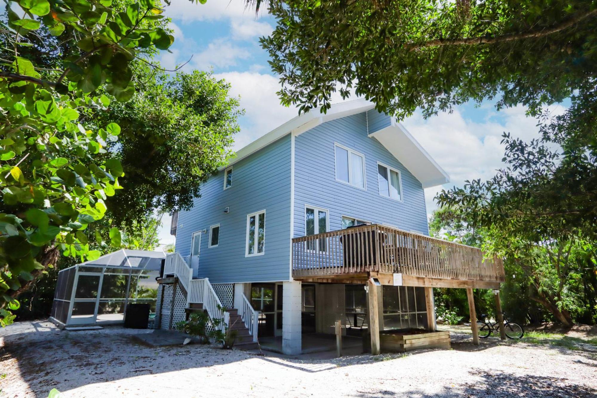 Holiday home Beautifully Updated, 4 Bedroom Pool Home, 50 Yards To The Beach!! Captiva Escapade *