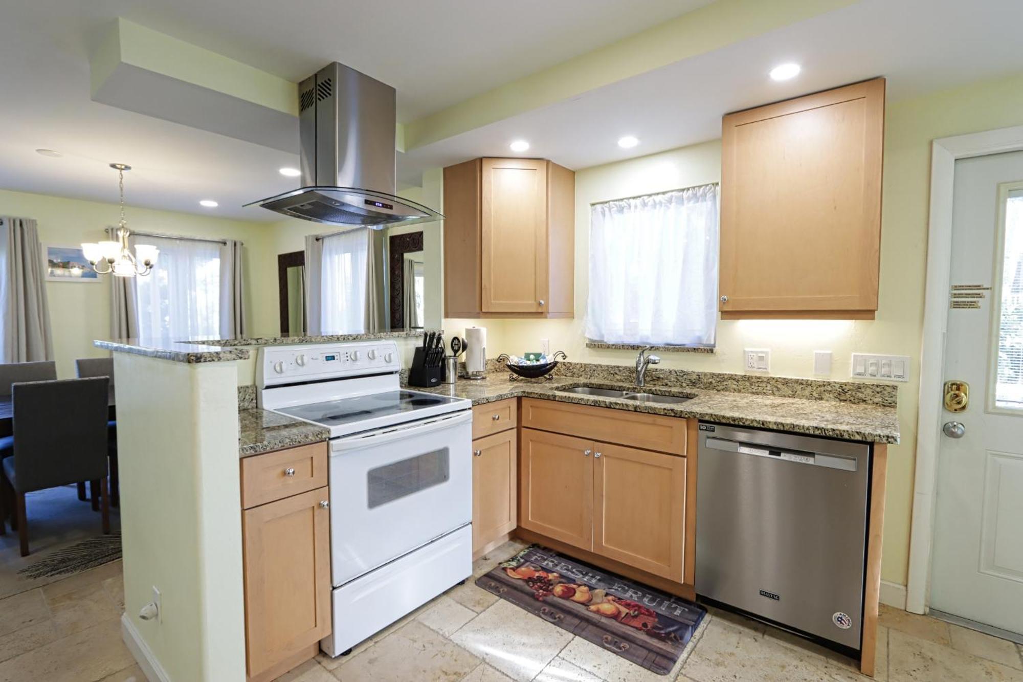 Beautifully Updated, 4 Bedroom Pool Home, 50 Yards To The Beach!! Captiva Escapade Holiday home Captiva Island