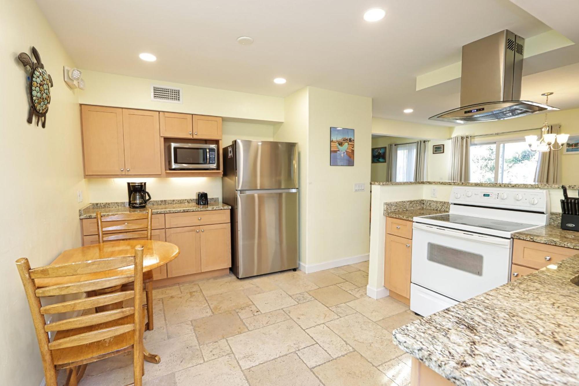 Holiday home Beautifully Updated, 4 Bedroom Pool Home, 50 Yards To The Beach!! Captiva Escapade