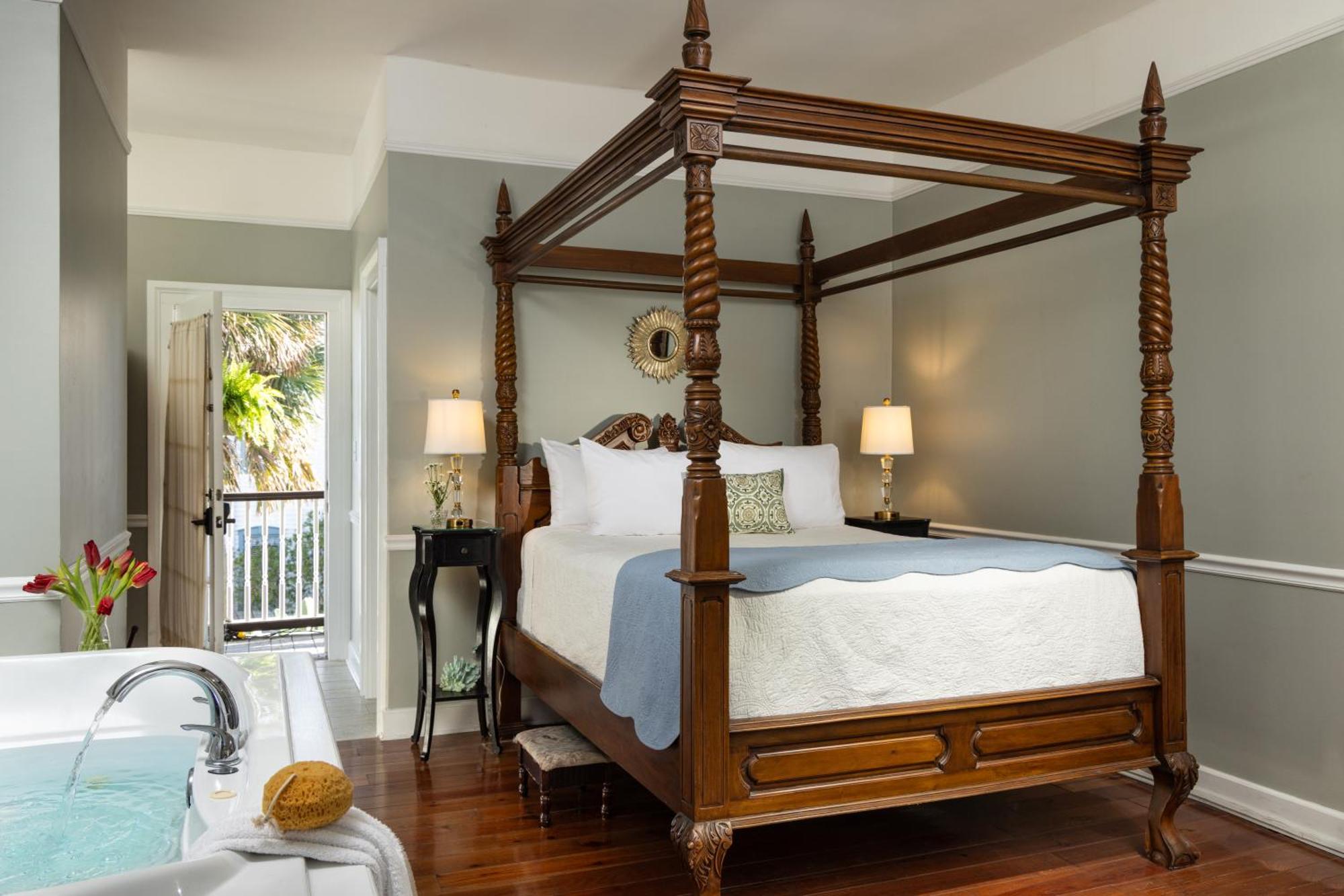 Bayfront Marin House Bed & Breakfast 3*