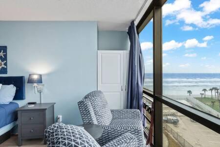 Oceanside Pair-a-dise - Double Room, Heated Pool & Access, Free Parking Holiday home Daytona Beach