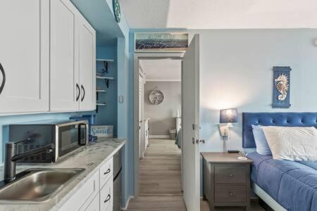 Oceanside Pair-a-dise - Double Room, Heated Pool & Access, Free Parking Daytona Beach