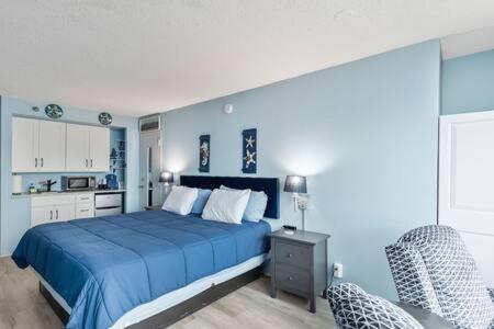 Oceanside Pair-a-dise - Double Room, Heated Pool & Access, Free Parking Holiday home