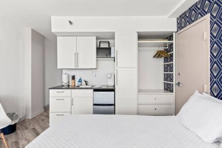 The Atlantic By Brightwild-ocean Views, Pool Bar Apartment