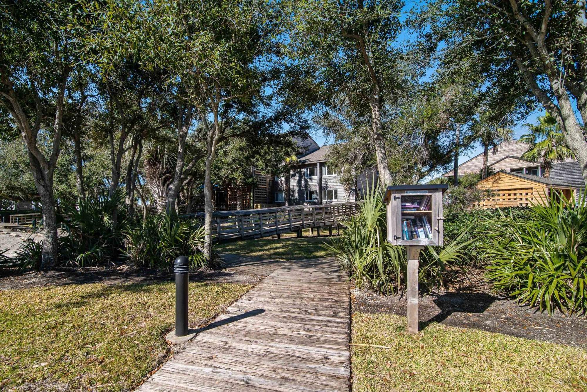 Needle Rush Point Unit E32 * Pensacola